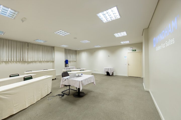 Ballroom/Hall 118 of 126