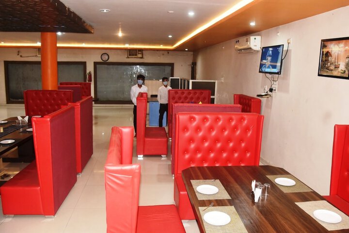 Dining 18 of 22