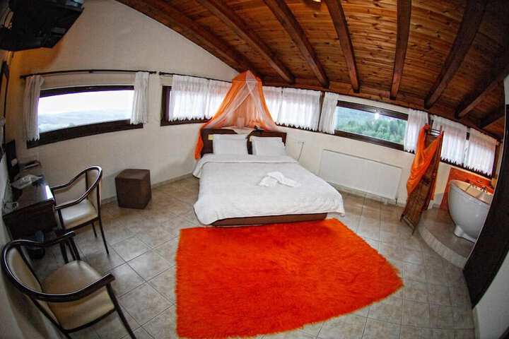 Room 13 of 61