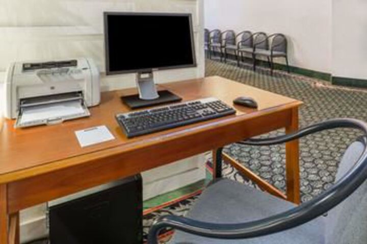 Business Center 9 of 53