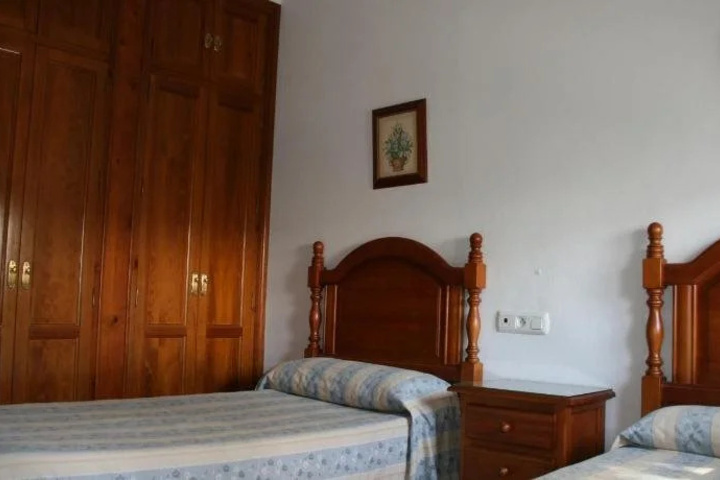 Room 2 of 16