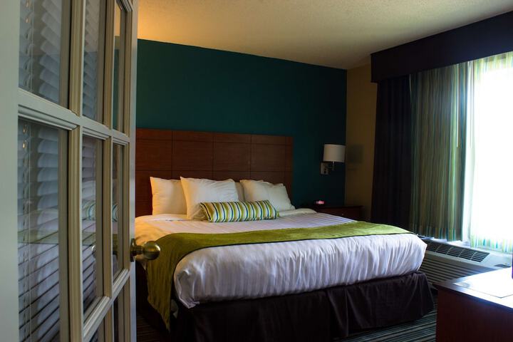 1 King Bed Microwave, Refrigerator High Speed Internet Accessible Full Breakfast (21 of 26)
