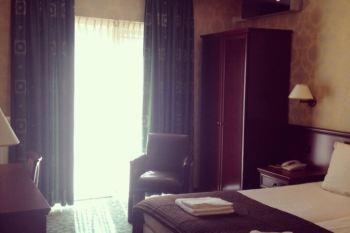 Room 5 of 40