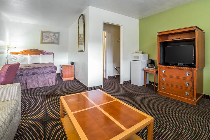 Room 28 of 38