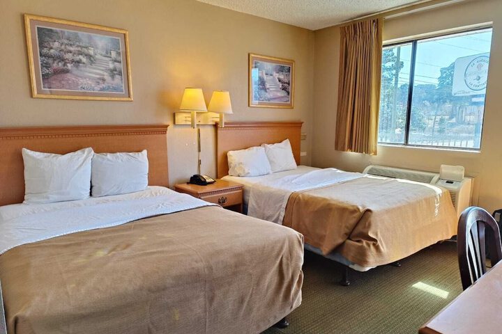 Basic 2 Double Beds (5 of 9)