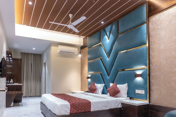 Room 10 of 20