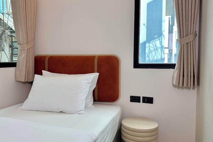 Room 2 of 79