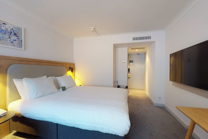 Room 25 of 100