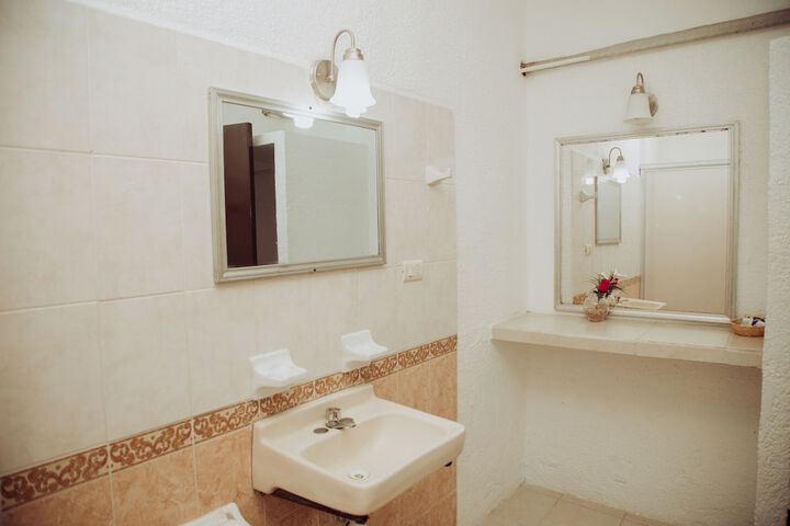 Room 103 of 142