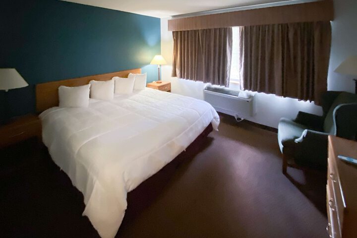 Room 8 of 28