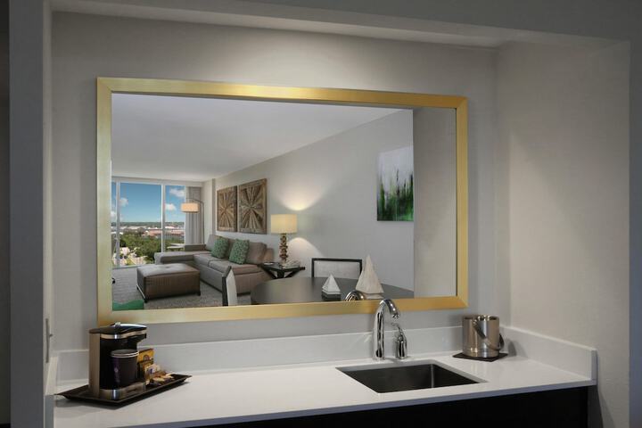 Room 28 of 63