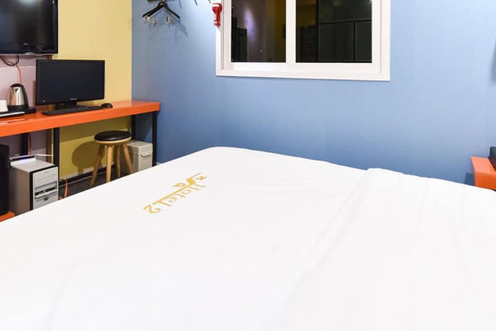 Room 2 of 6