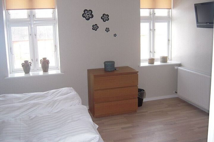 Room 2 of 31