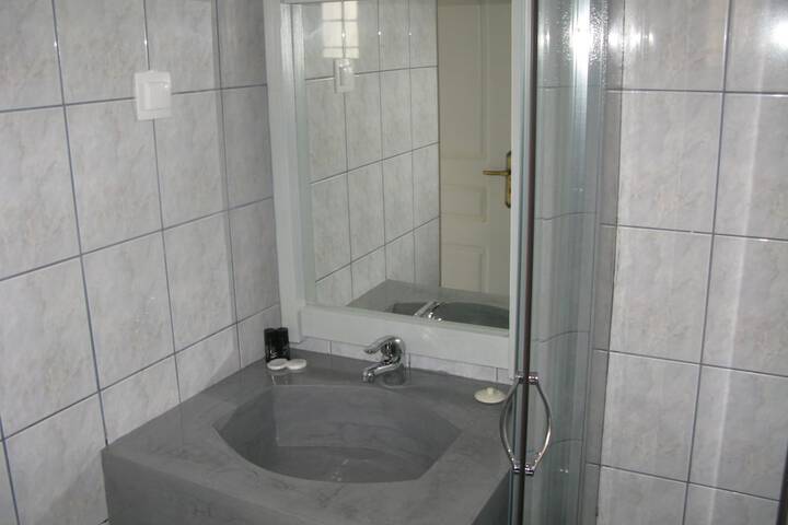 Room 16 of 22