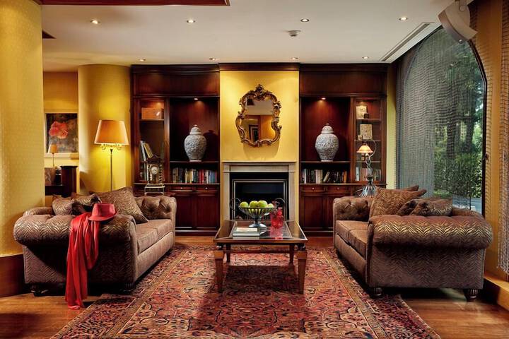 Lounge 113 of 139