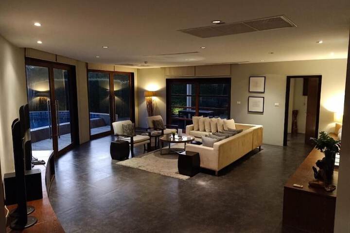 Room 8 of 20