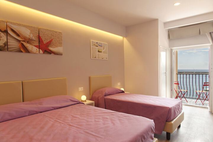 Room 5 of 82