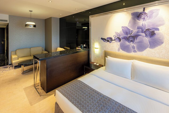 Room 32 of 72