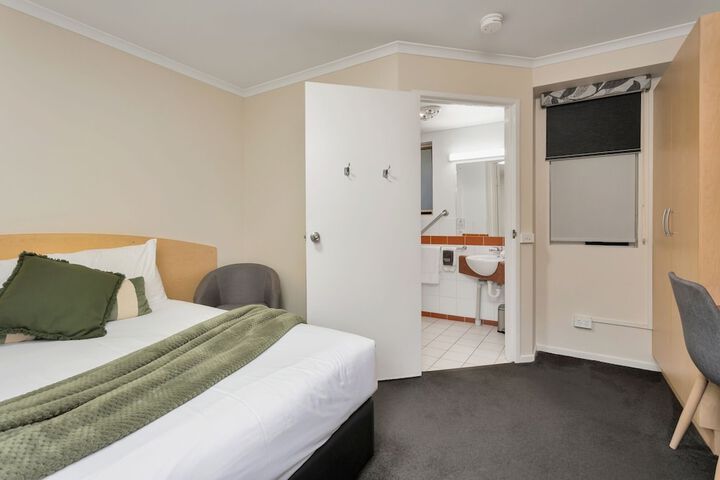 Room 13 of 72