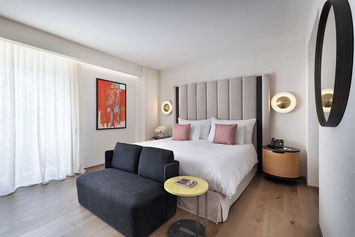 Room 42 of 111