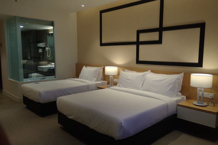 Room 8 of 32