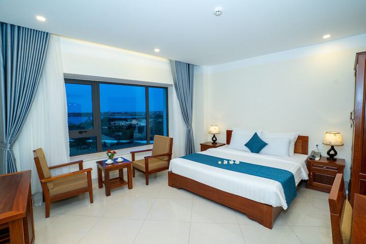 Room 5 of 80