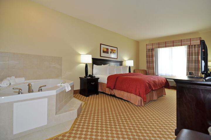 1 King Bed (10 of 18)
