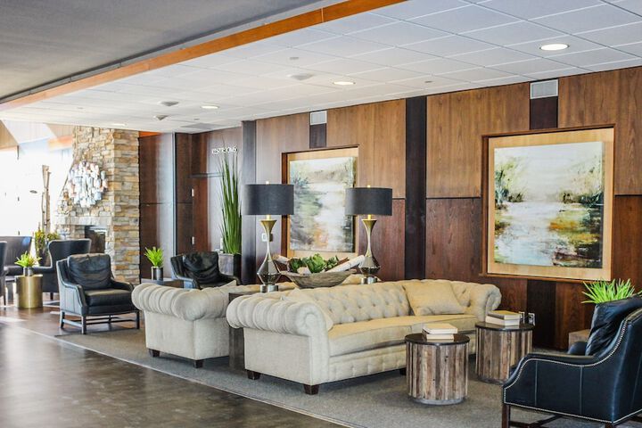 Entrance & Lobby