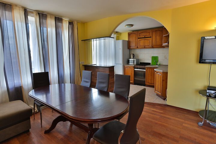 Room 11 of 20