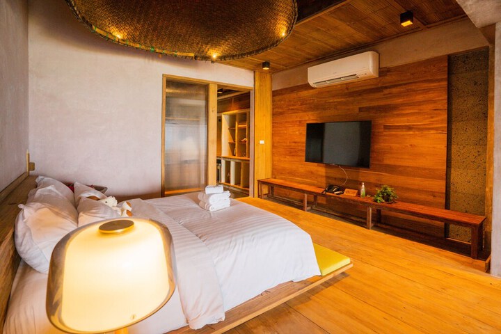 Room 8 of 79