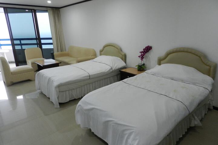 Room 10 of 259