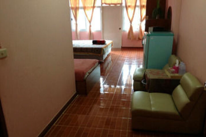 Room 7 of 18
