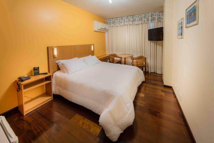 Room 9 of 32