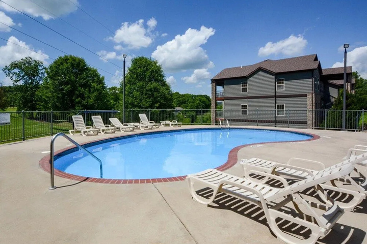 Pool 10 of 22