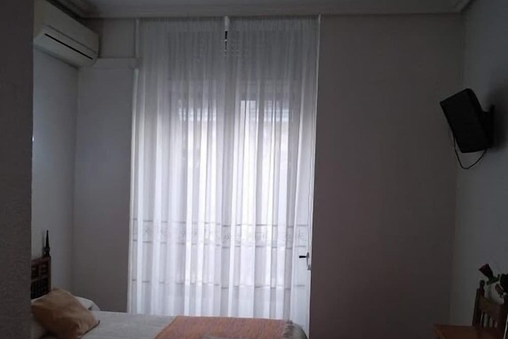 Room 12 of 32