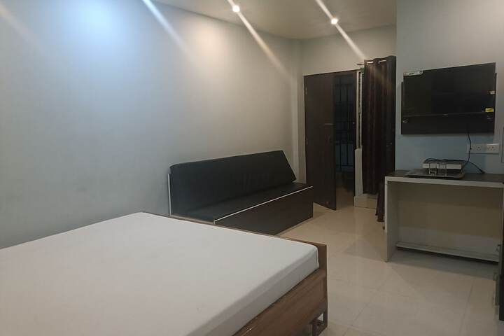 Room 3 of 7