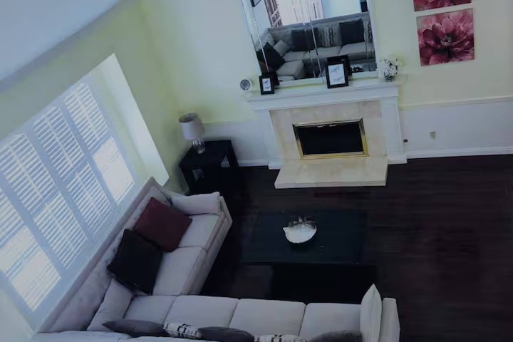 Room 4 of 10