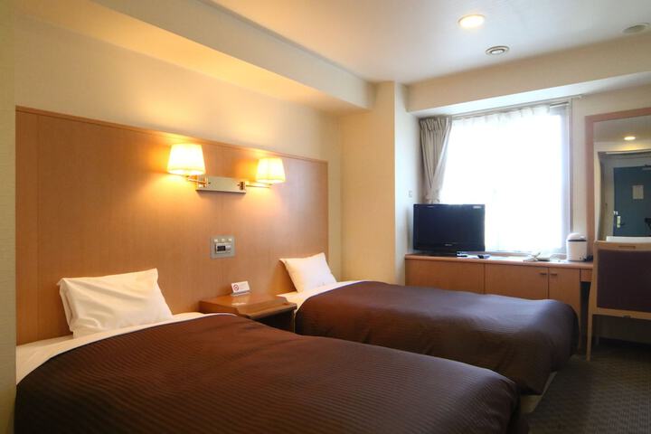 Room 19 of 37