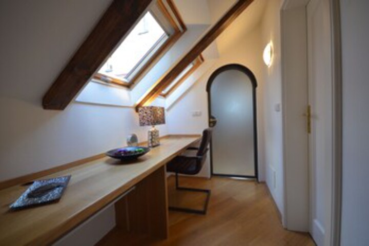 Room 6 of 20