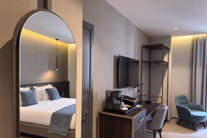 Room 42 of 62