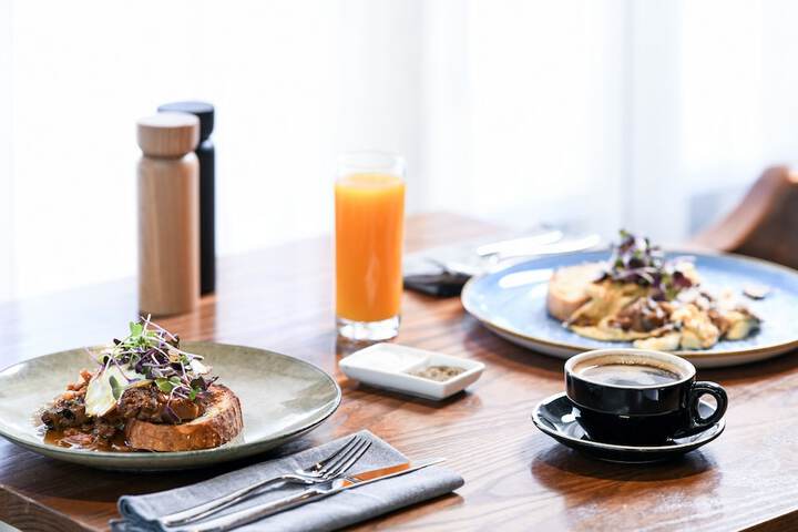 Breakfast/Coffee Service 218 of 301