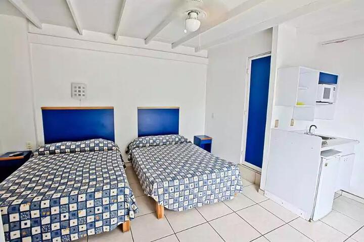 Room 5 of 8