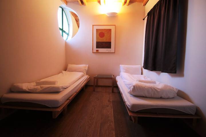Room 12 of 47