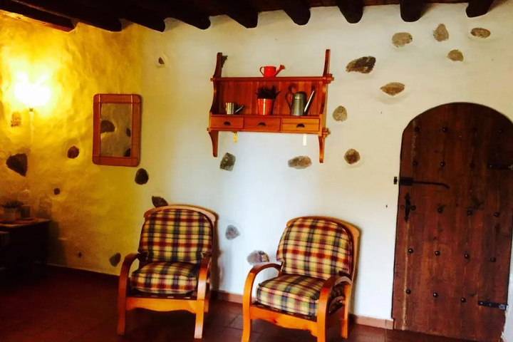 Room 13 of 28