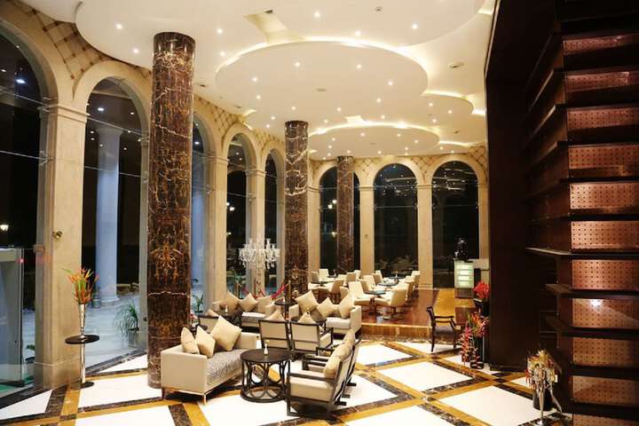 Entrance & Lobby