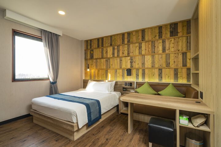 Room 10 of 56