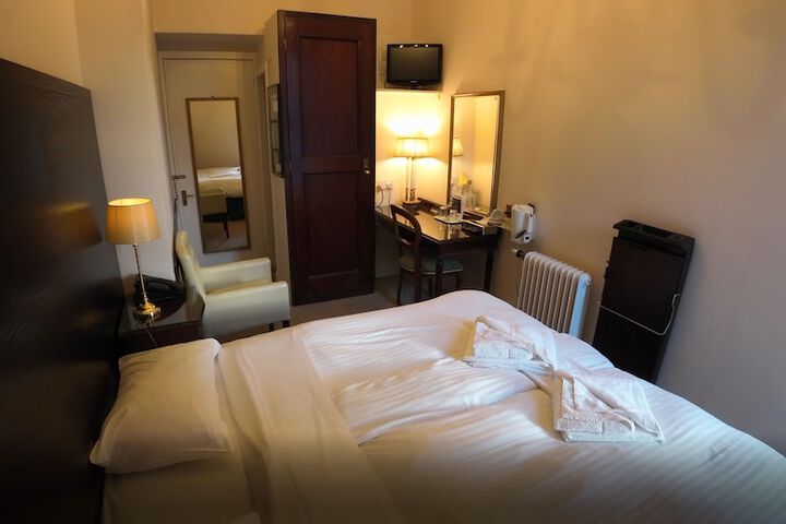 Room 21 of 53