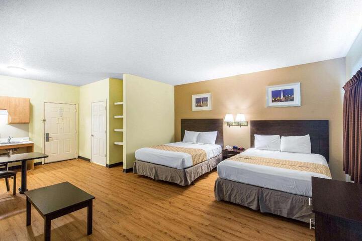 2 Queen Beds (9 of 20)