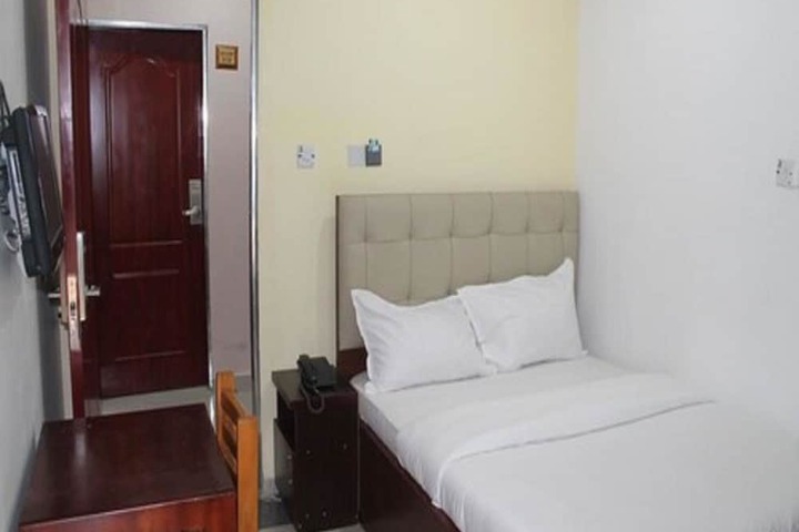 Room 9 of 25