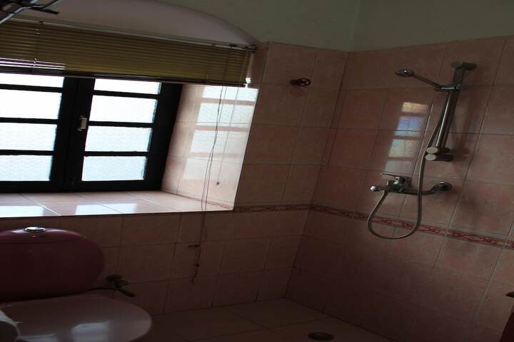 Room 6 of 17